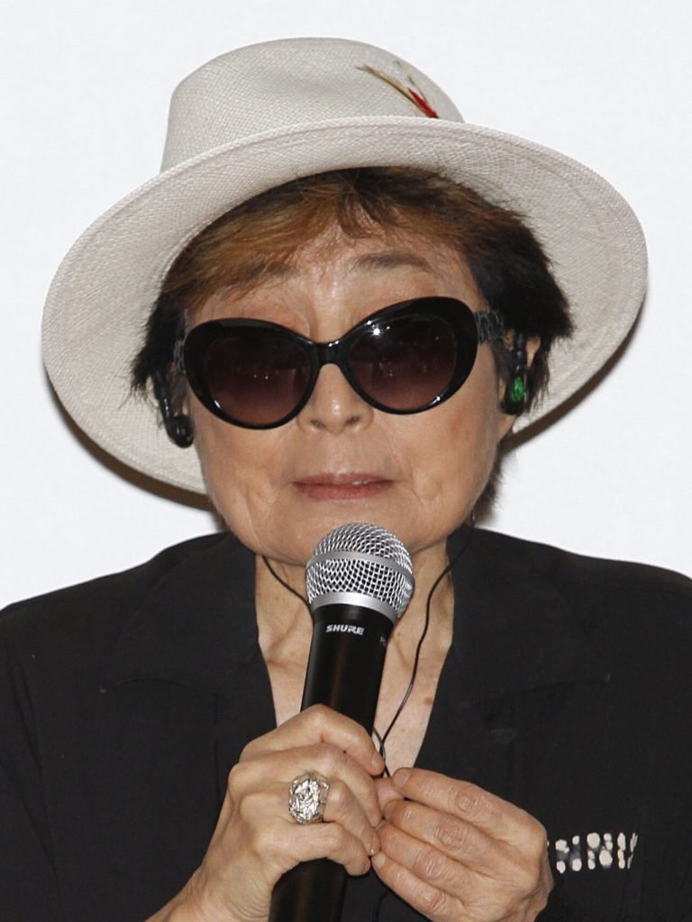 El mito de la mujer que rompió a los Beatles: la doble vara con Yoko Ono y Linda McCartney