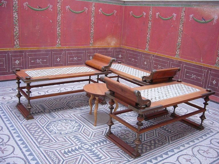 El mito del vomitorium: ¿de verdad vomitaban los romanos para seguir comiendo?