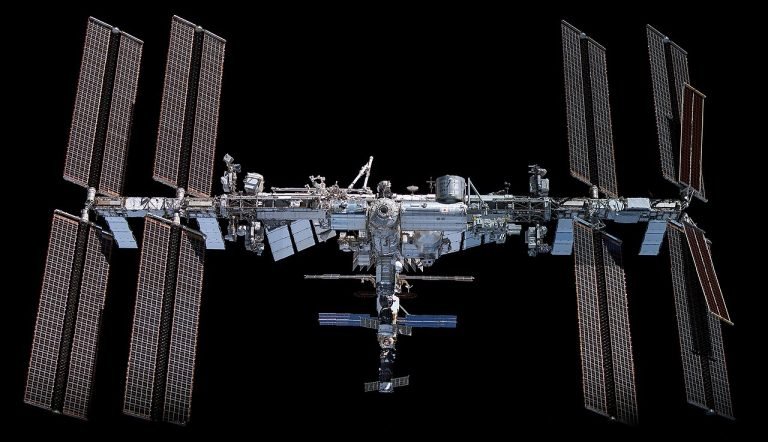 El vacío que no está frío: por qué el espacio hiela y el Sol te abrasa a la vez