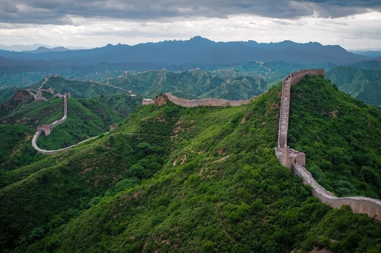 Murallas y fronteras fortificadas: ¿escudo genial o trampa mortal?