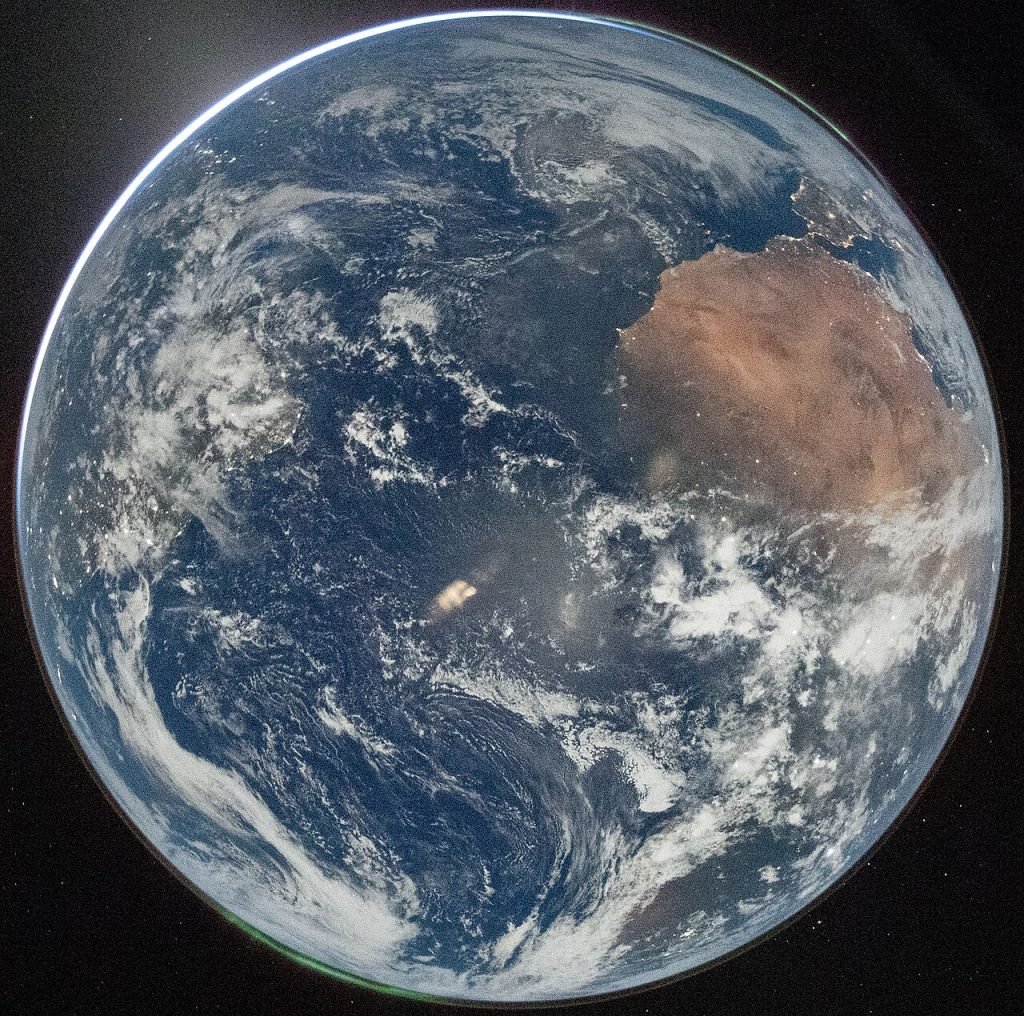 Si toda la humanidad saltara a la vez, ¿movería la Tierra?