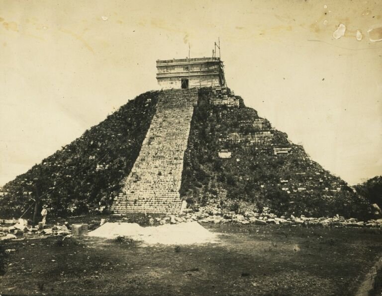Pirámide de Kukulkán en Chichén Itzá, templo de la serpiente emplumada maya