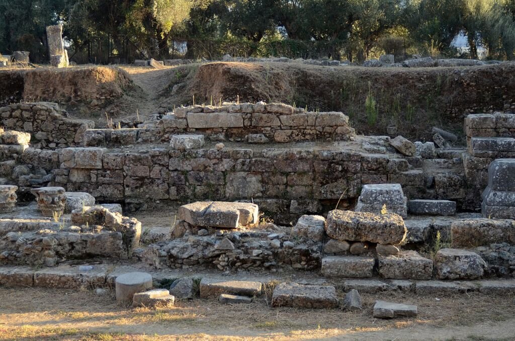 Ruinas del antiguo teatro de Esparta en la actualidad