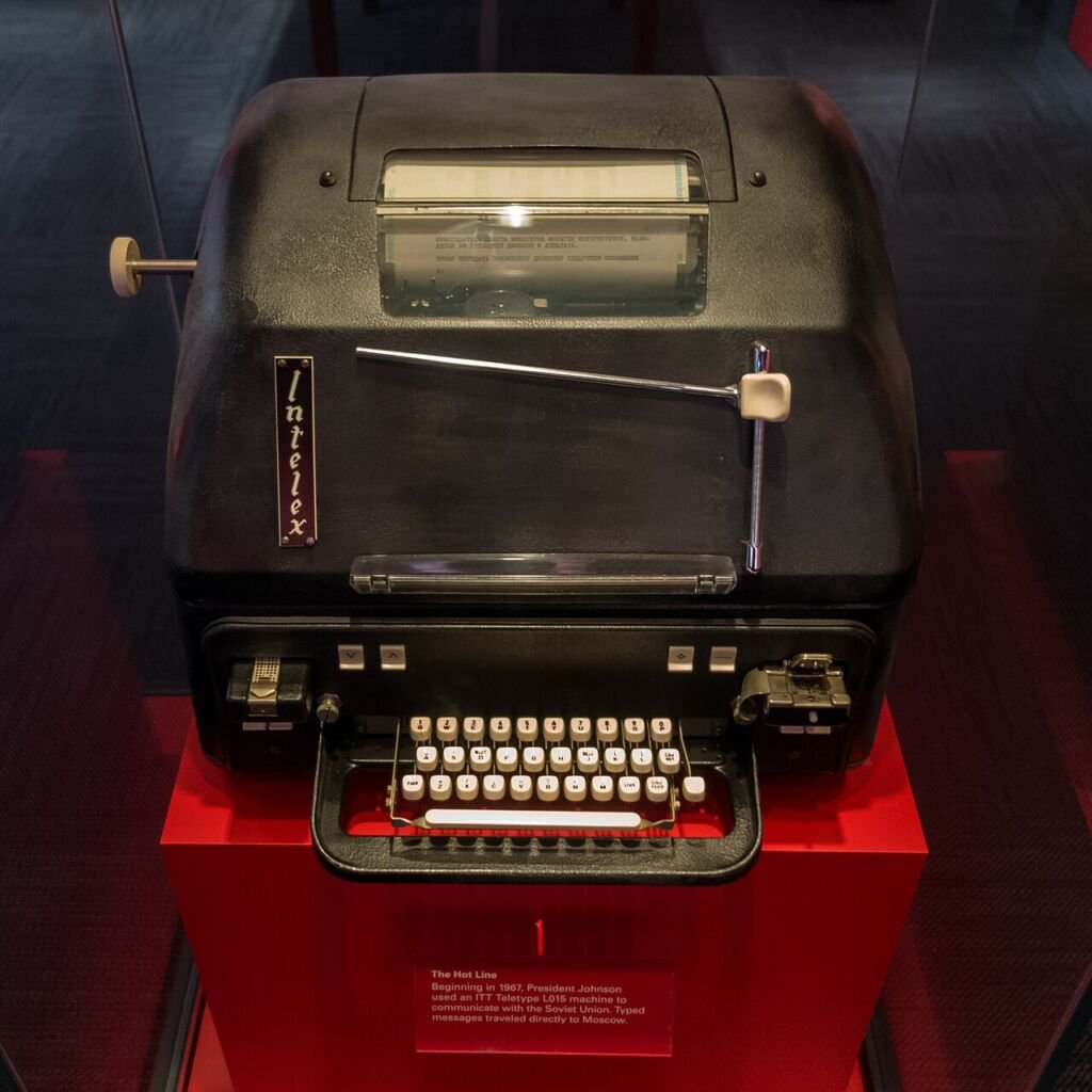 Máquina de teletipo ITT Intelex usada realmente para la línea directa Washington-Moscú desde 1967